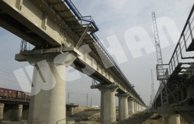 呼準橋鋼柱固定工程